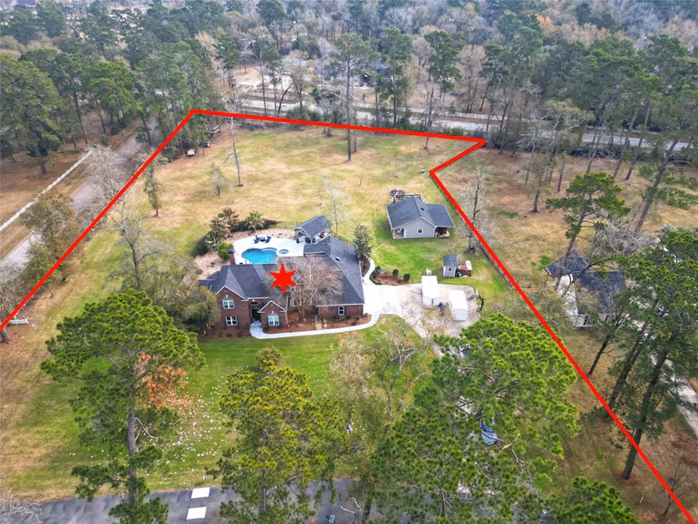 Photo 2 of 15461 Bedford Lane, Conroe, TX