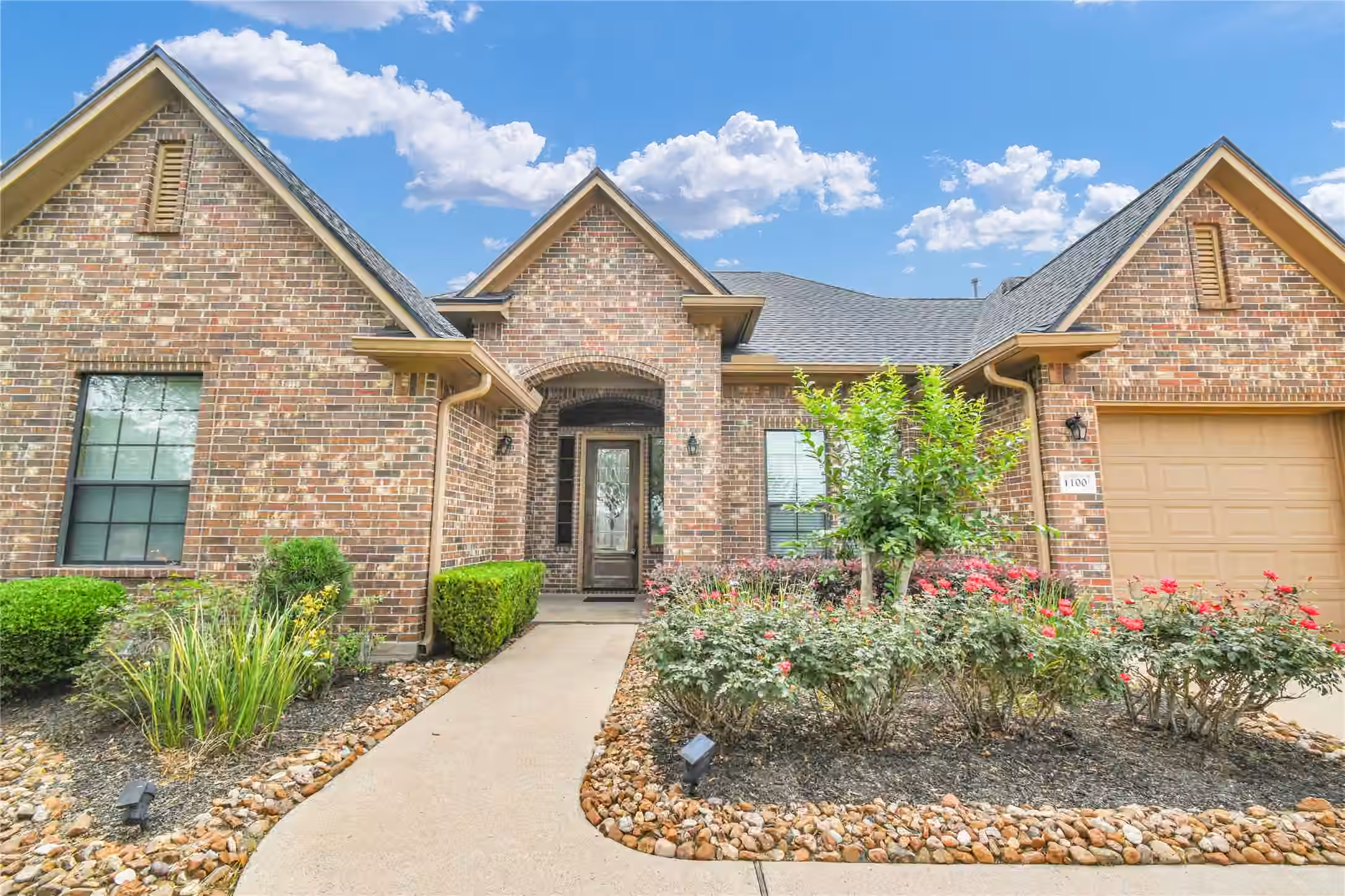 Photo 2 of 1100 Southern Oaks Drive, Angleton, TX