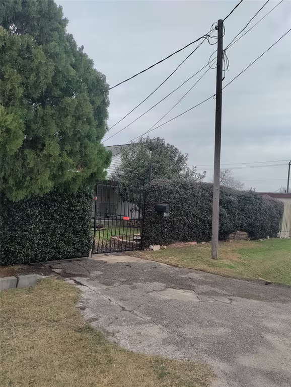 Photo 4 of 2824 Black Street, Houston, TX