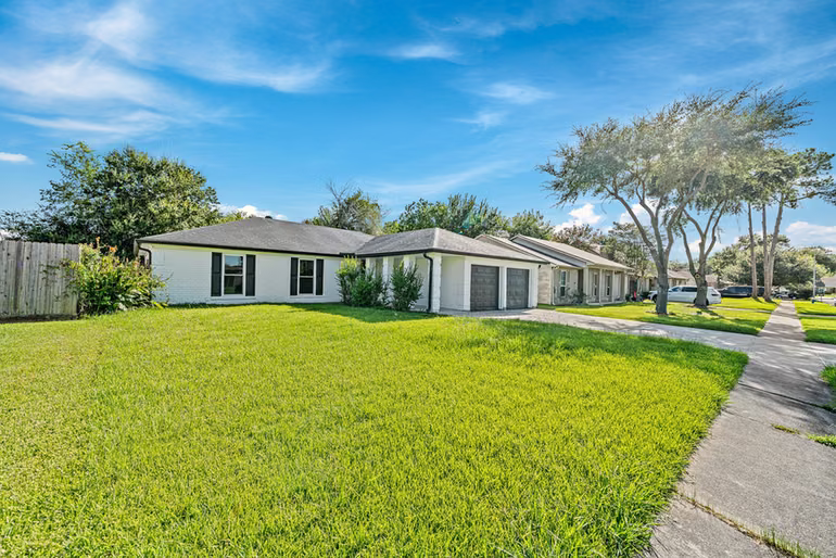 Photo 3 of 12723 Club Lane, Houston, TX
