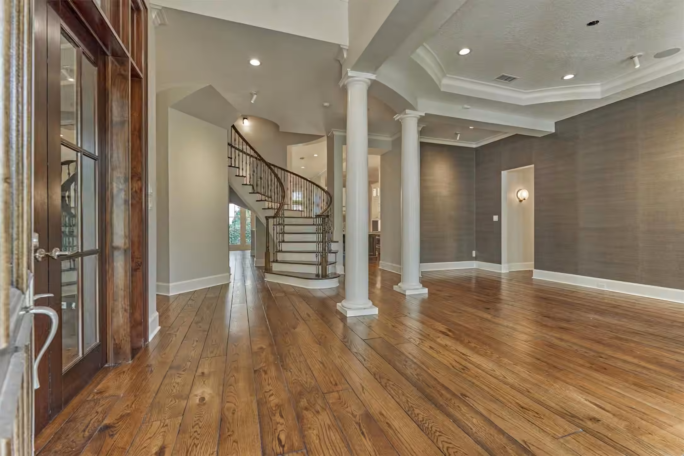 Photo 5 of 22 E Shore Drive, The Woodlands, TX