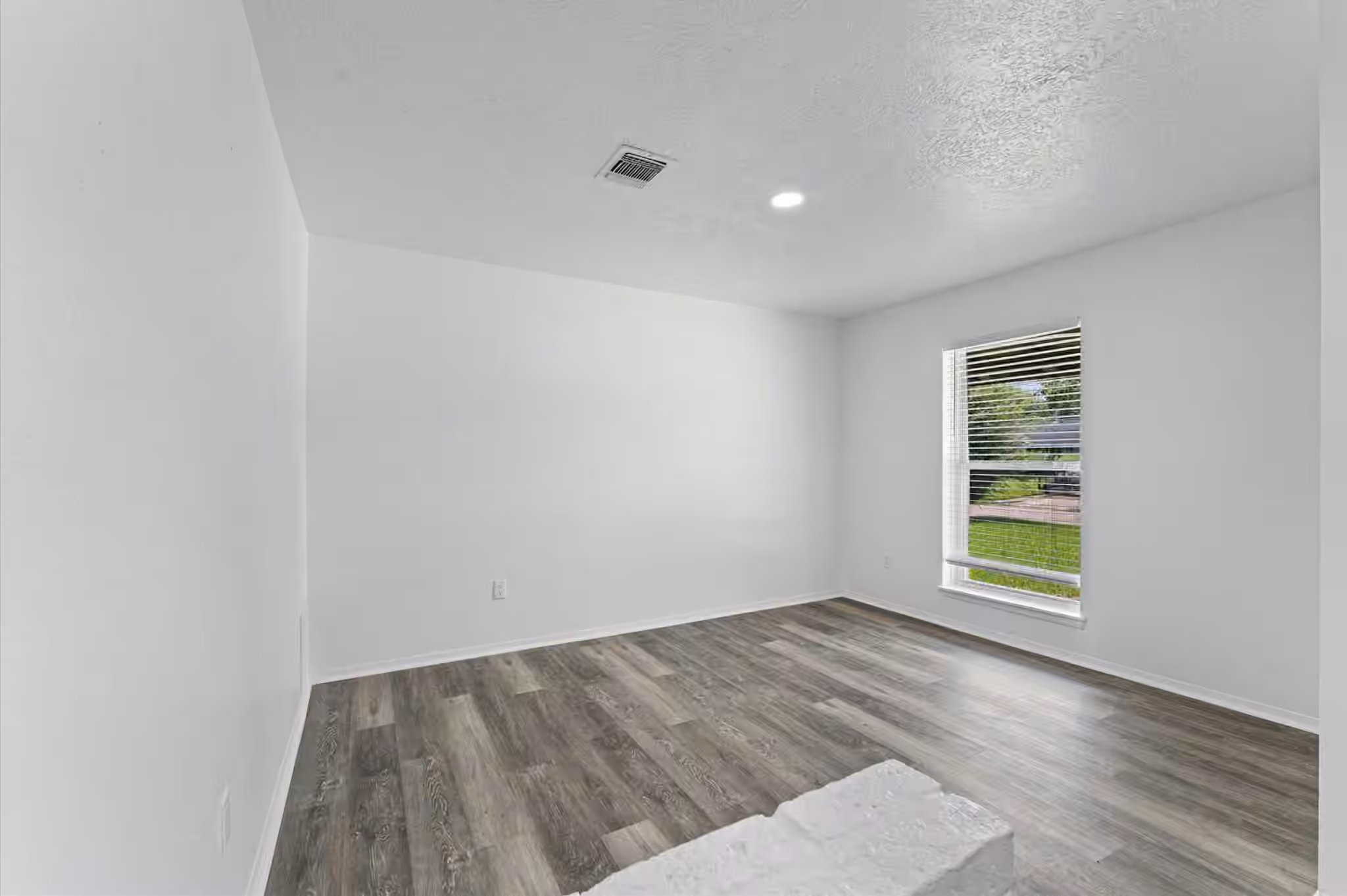 Photo 3 of 5403 Tavenor Lane, Houston, TX