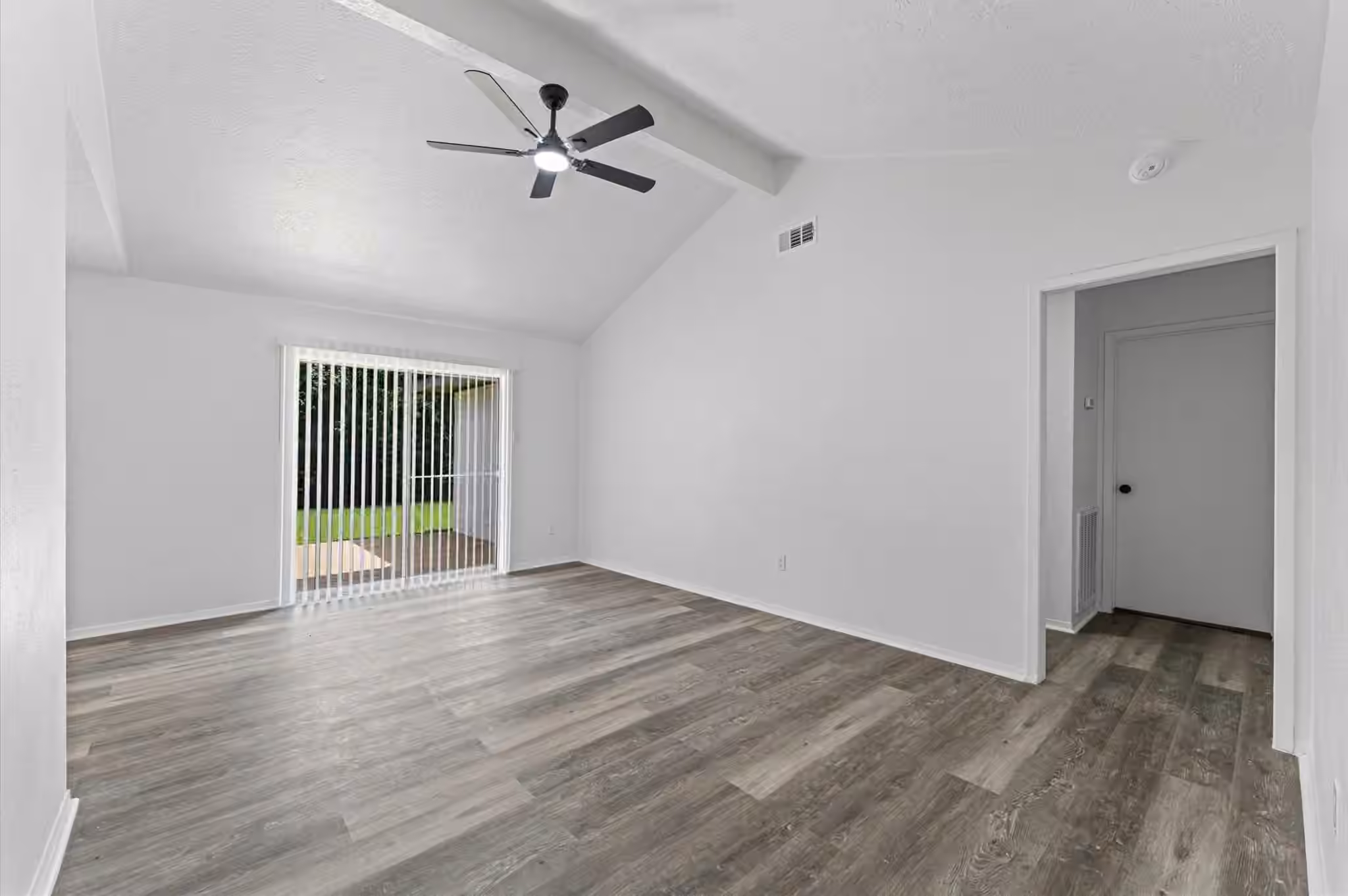 Photo 5 of 5403 Tavenor Lane, Houston, TX