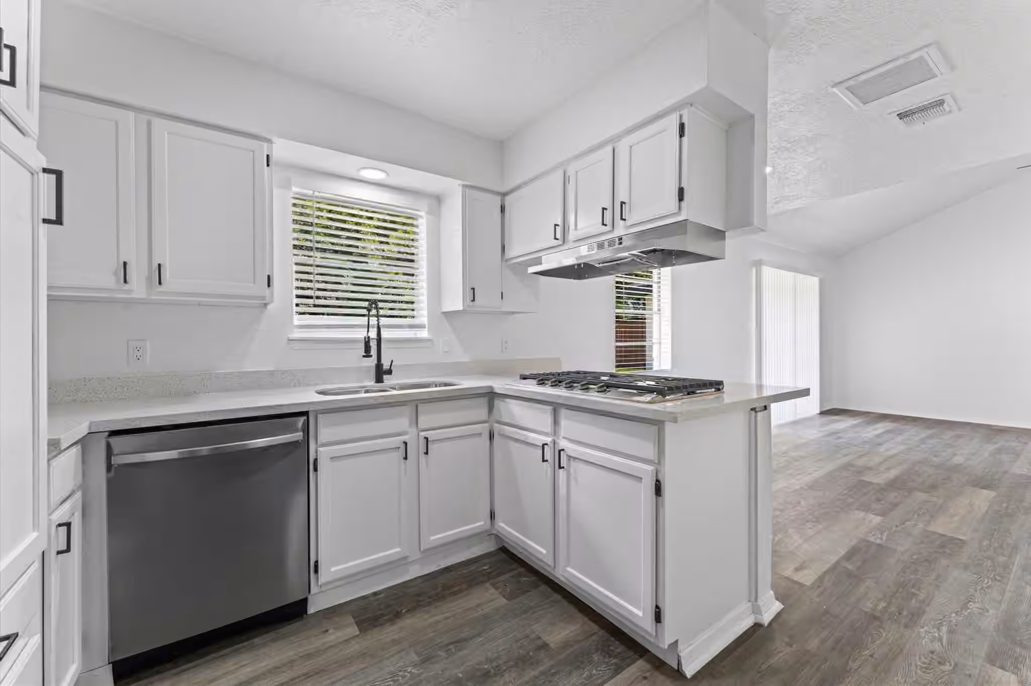 Photo 7 of 5403 Tavenor Lane, Houston, TX