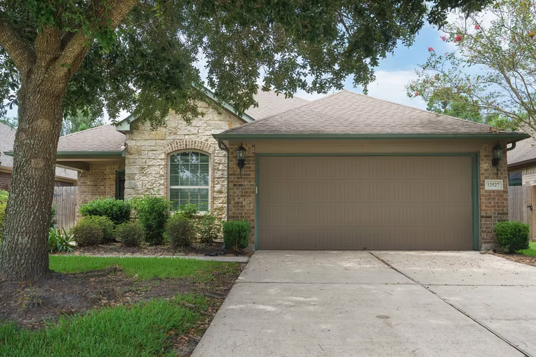Photo 2 of 12527 Bridle Springs Lane, Houston, TX