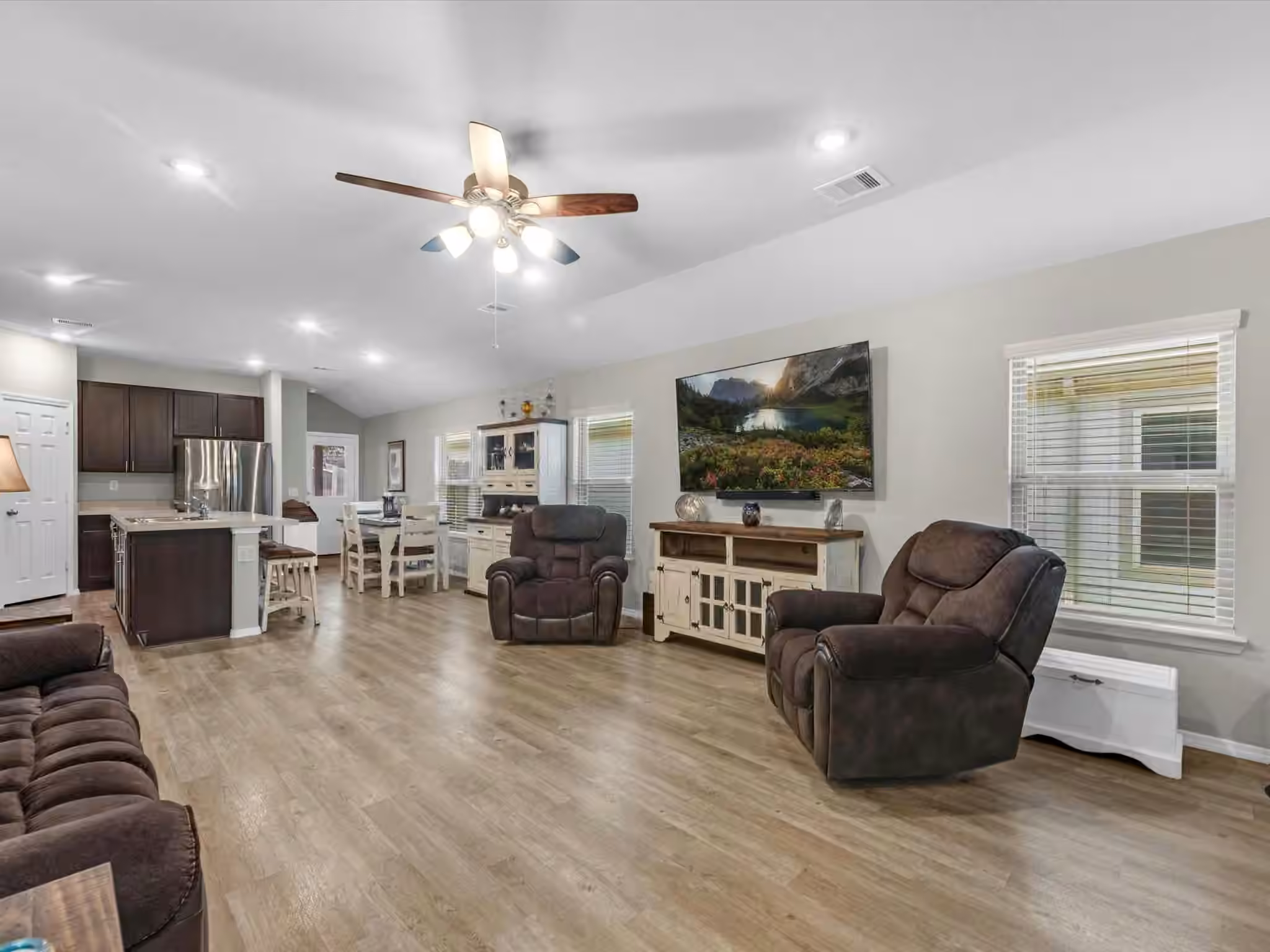 Photo 5 of 1806 Brushy Cedar Drive, Conroe, TX