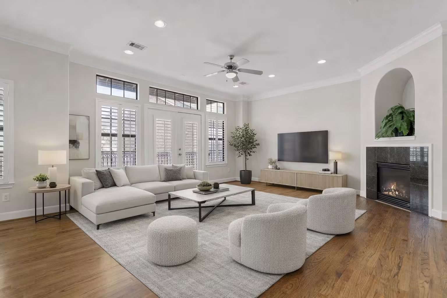 Photo 4 of 121 Roy Street, Houston, TX