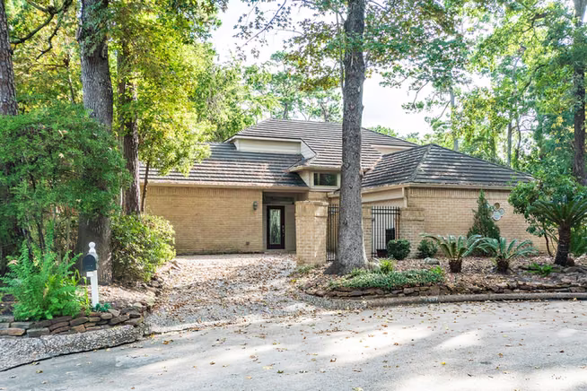Photo 2 of 3207 Breezy Pines Court, Houston, TX
