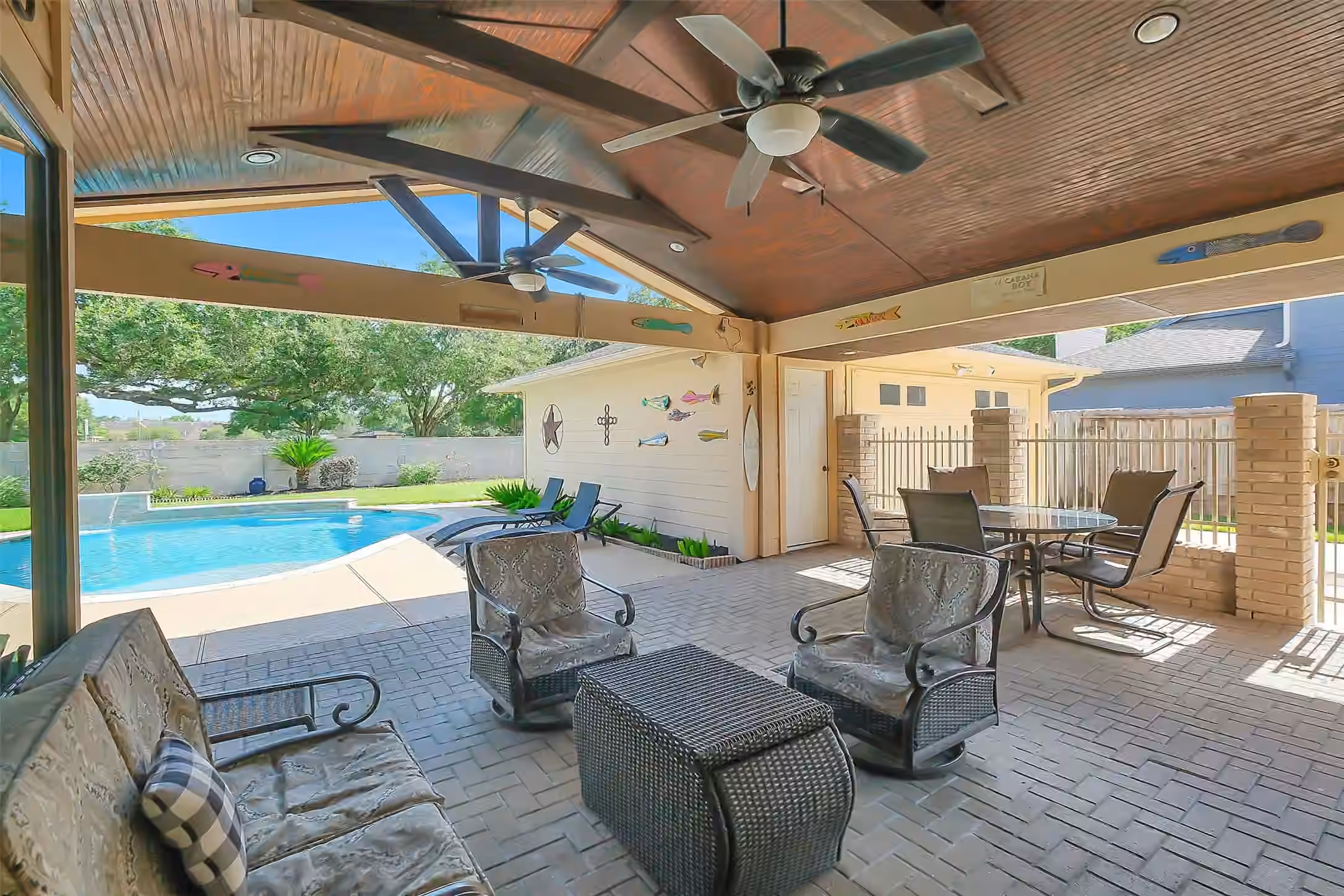 Photo of 910 Millpond Drive, Sugar Land, TX