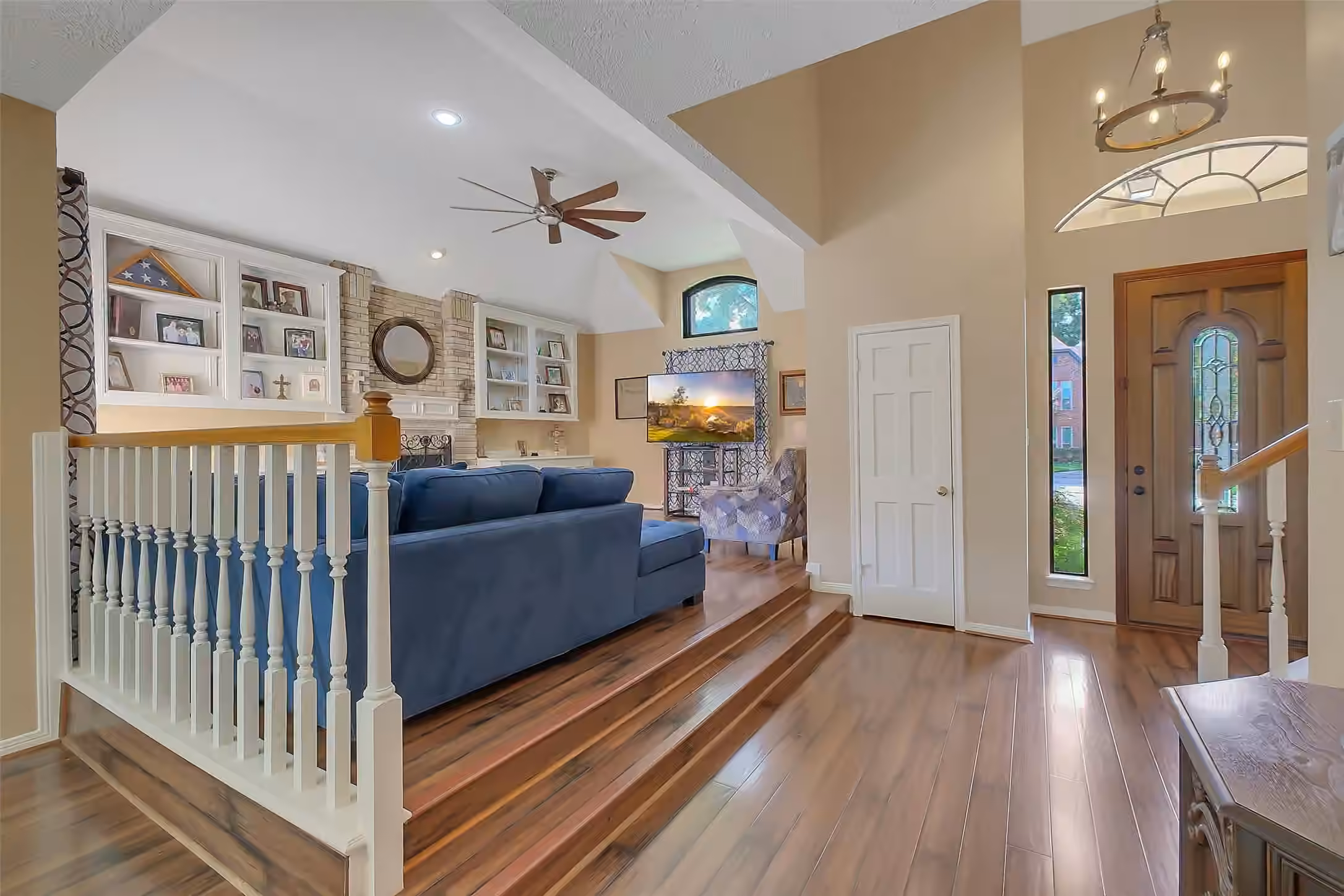 Photo 7 of 910 Millpond Drive, Sugar Land, TX