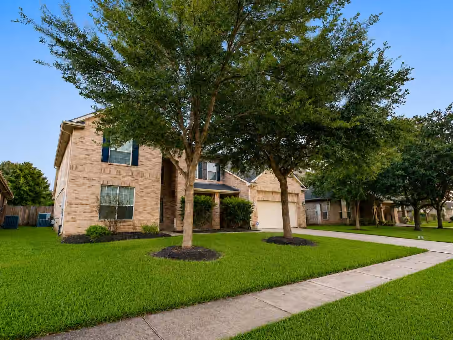 Photo 2 of 1752 Silver Bend Drive, Dickinson, TX