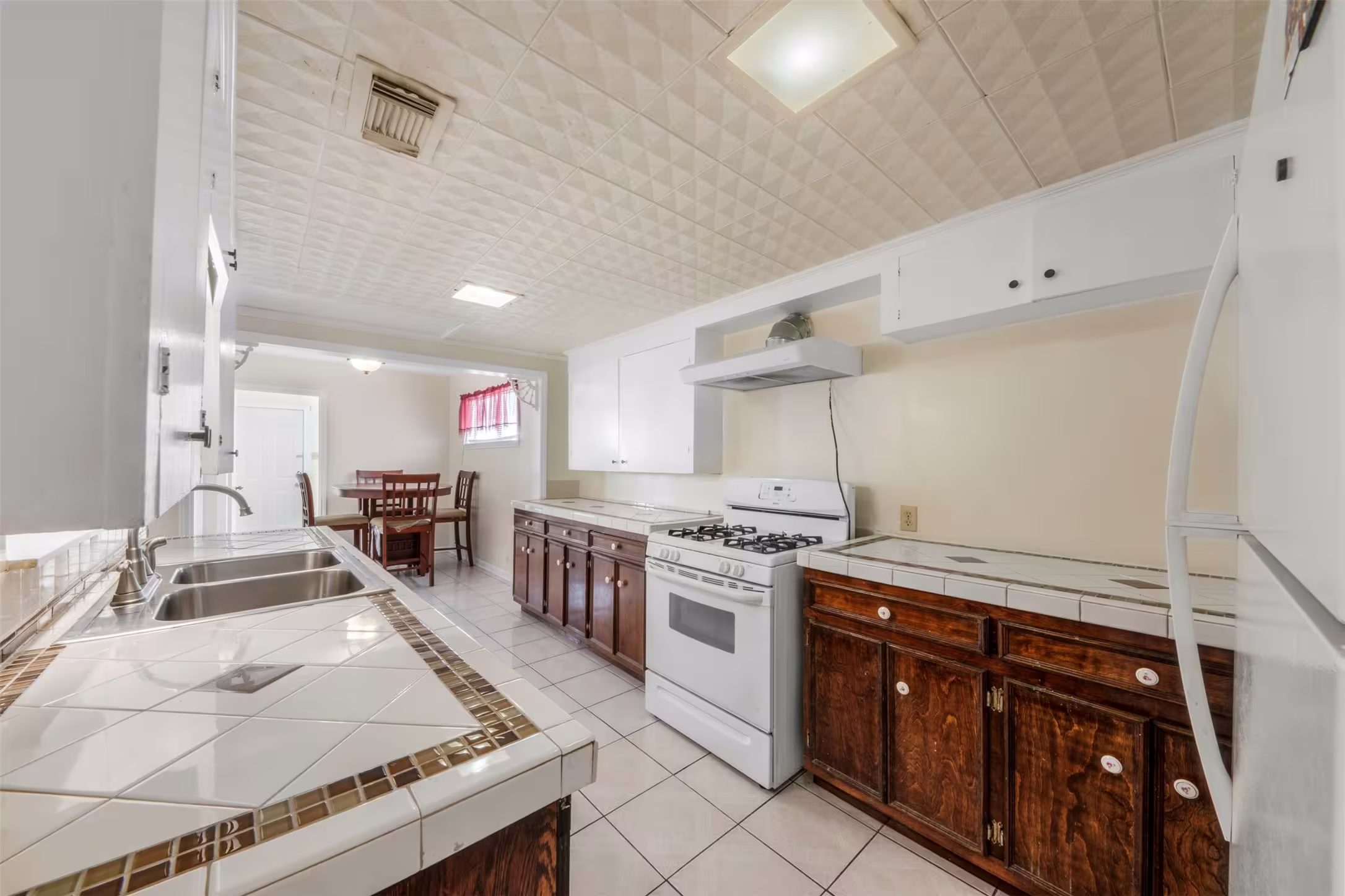 Photo 7 of 3605 Avenue S, Galveston, TX