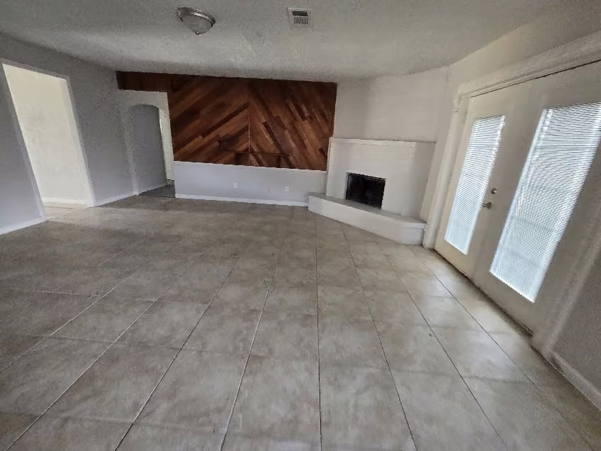 Photo 2 of 2310 Heather Street, Highlands, TX
