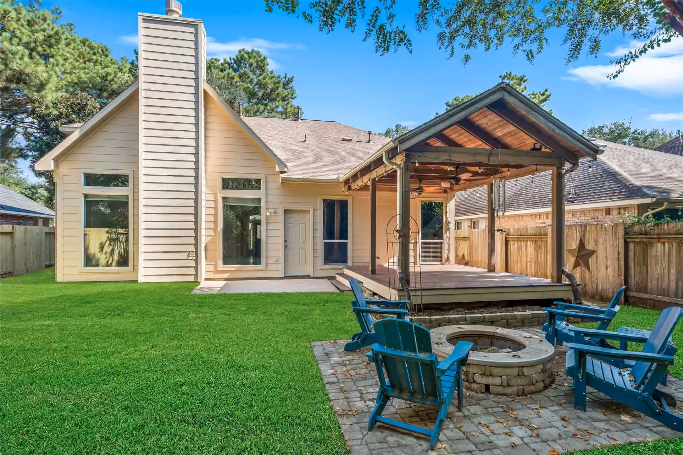 Photo 3 of 13422 Yaupon Holly Lane, Houston, TX