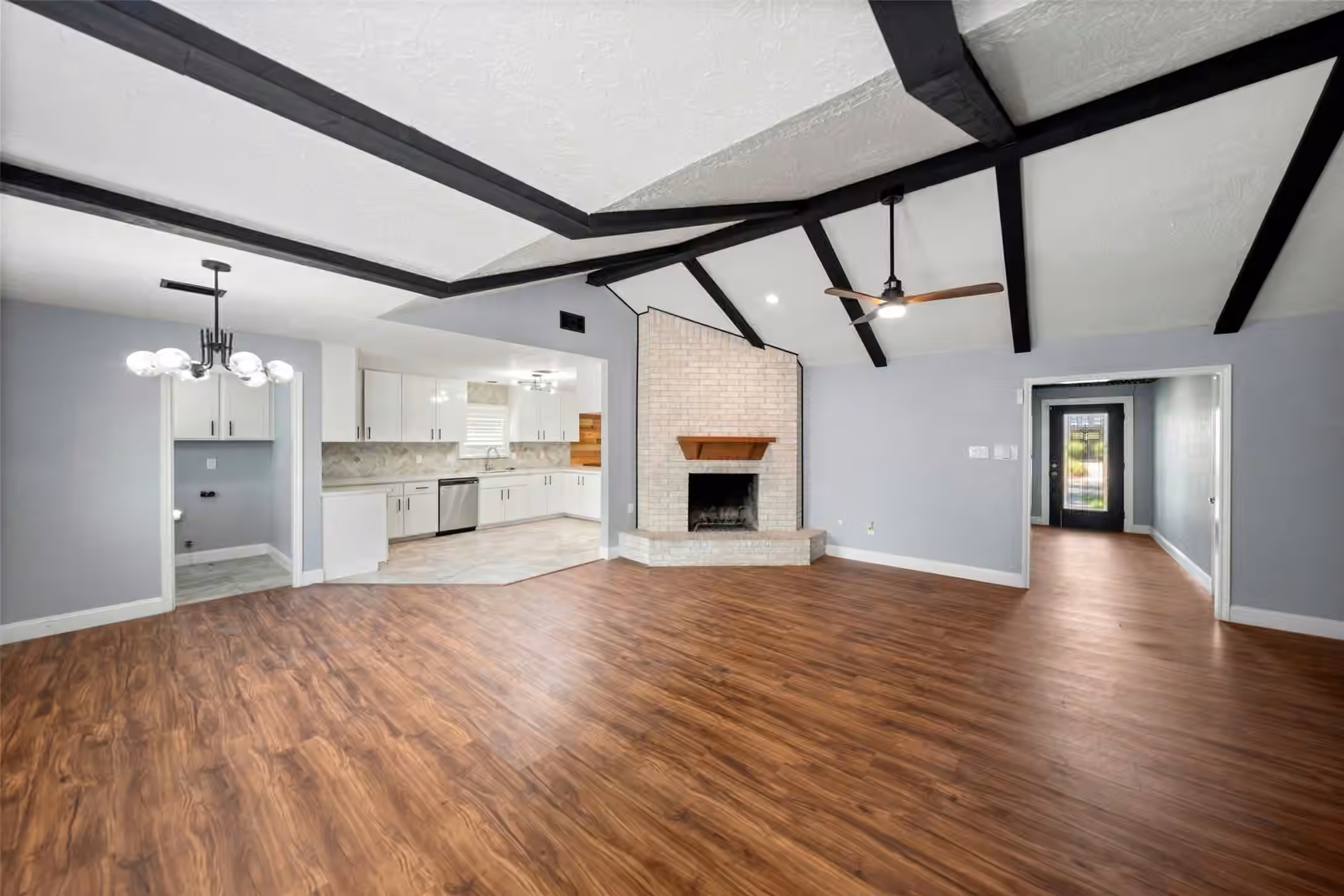 Photo 3 of 3211 N Park Drive, Missouri City, TX