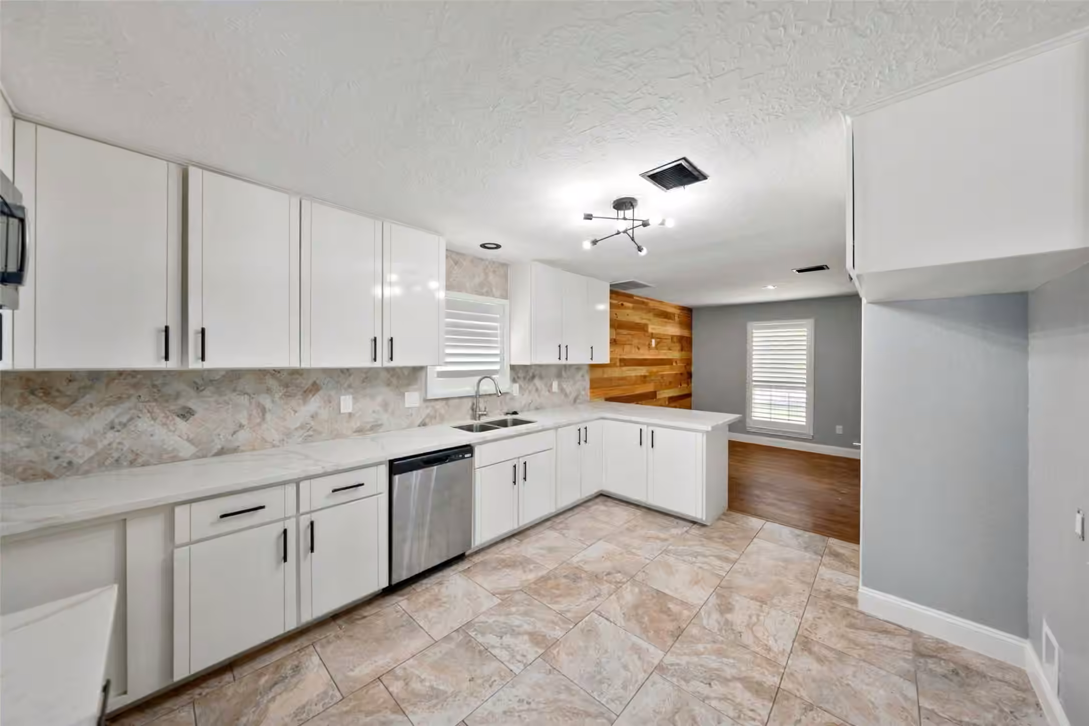 Photo 4 of 3211 N Park Drive, Missouri City, TX