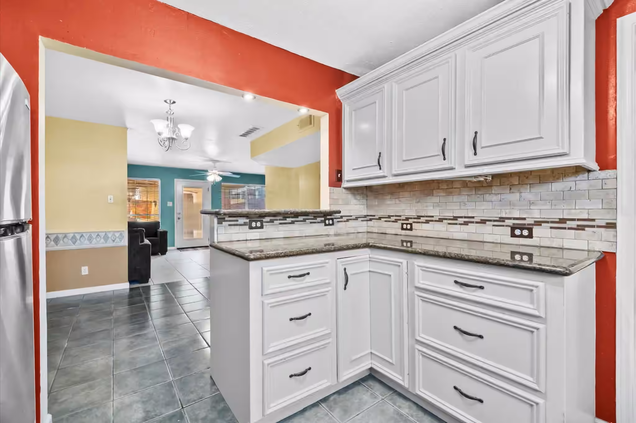 Photo 2 of 1025 Willow Oaks Circle, Pasadena, TX