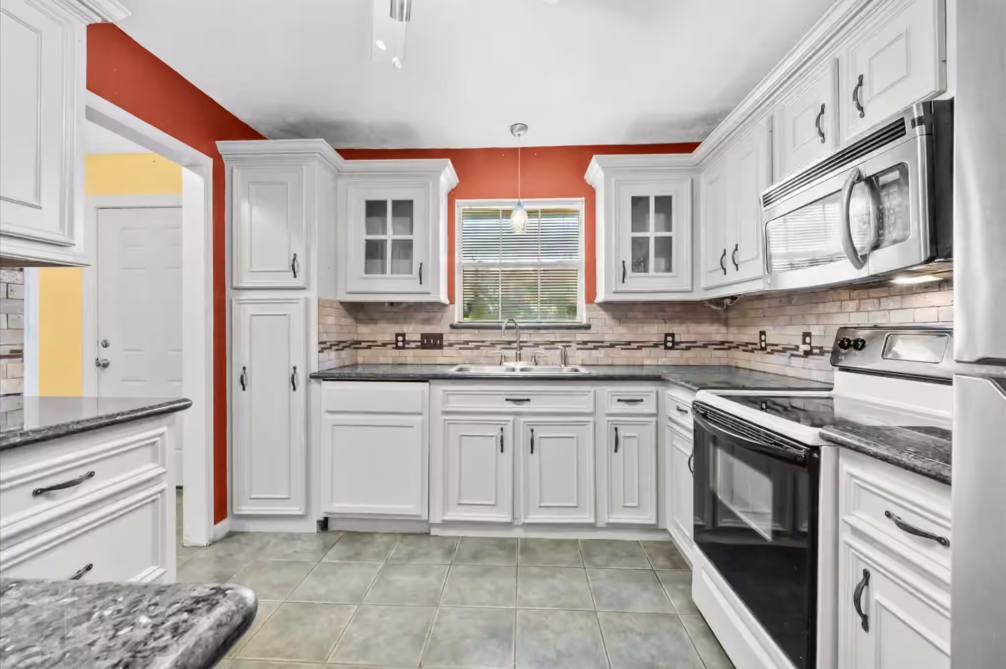 Photo 4 of 1025 Willow Oaks Circle, Pasadena, TX