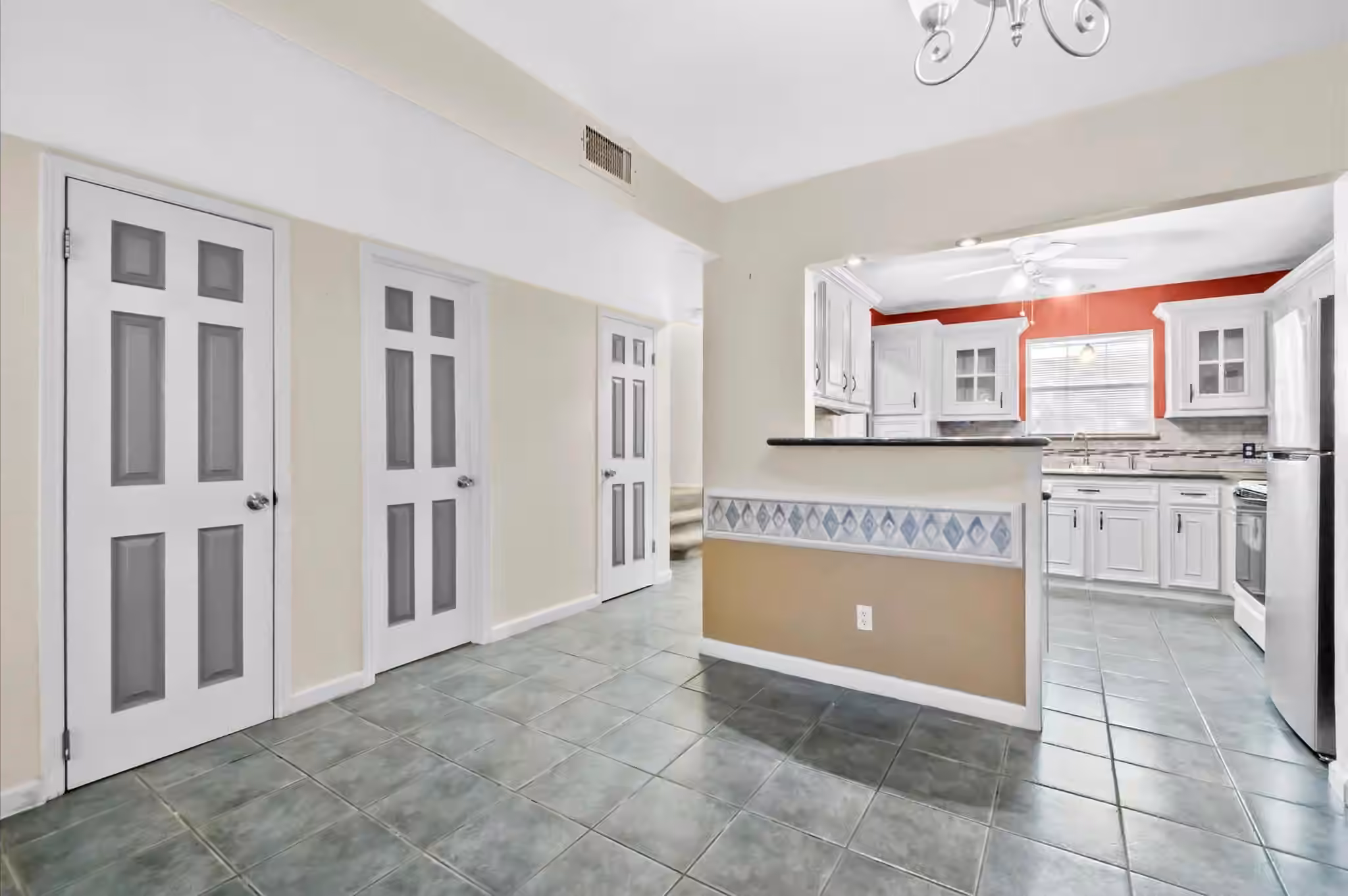 Photo 5 of 1025 Willow Oaks Circle, Pasadena, TX