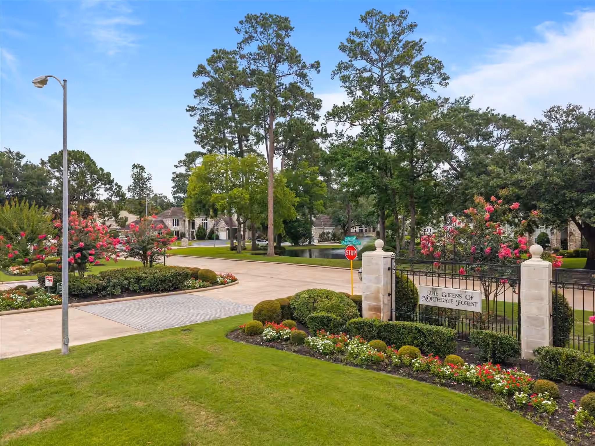 Photo 2 of 2750 N Southern Oaks Drive, Houston, TX