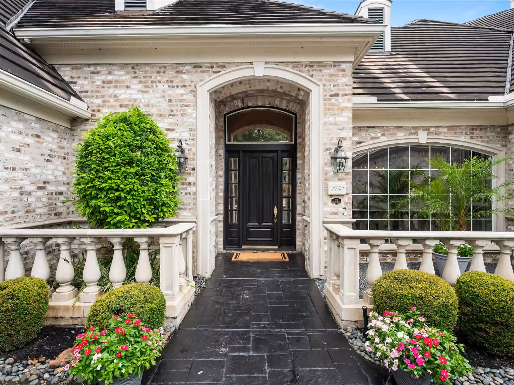 Photo 5 of 2750 N Southern Oaks Drive, Houston, TX