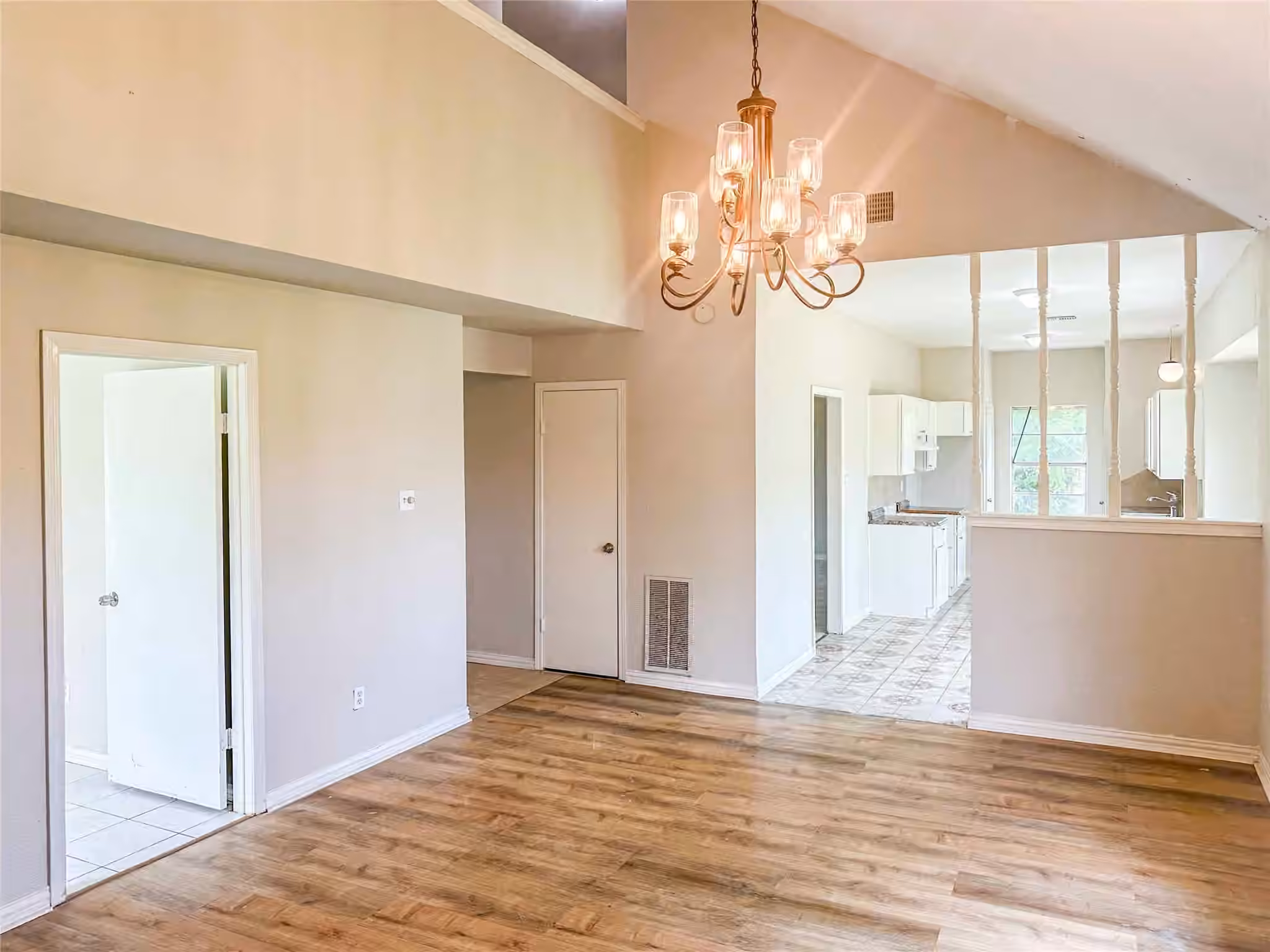 Photo 4 of 4513 County Road 424, Alvin, TX