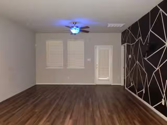 Photo 2 of 7103 Silverleaf Oak Street, Conroe, TX