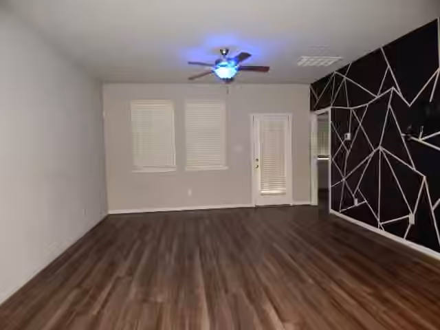 Photo 4 of 7103 Silverleaf Oak Street, Conroe, TX