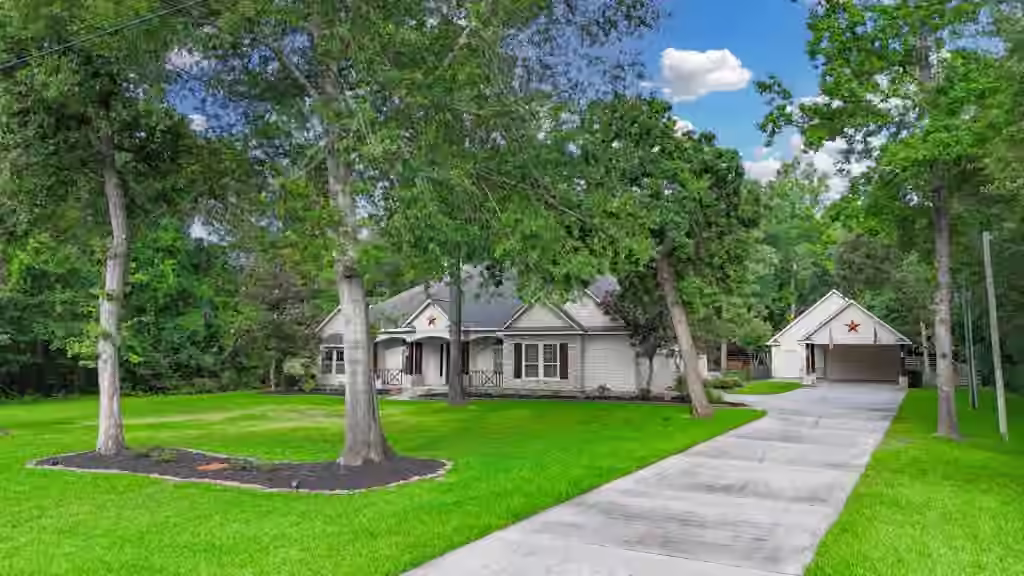 Photo 4 of 7619 Lorna Road, Montgomery, TX