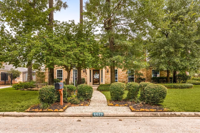 Photo 4 of 6623 Ampton Drive, Spring, TX