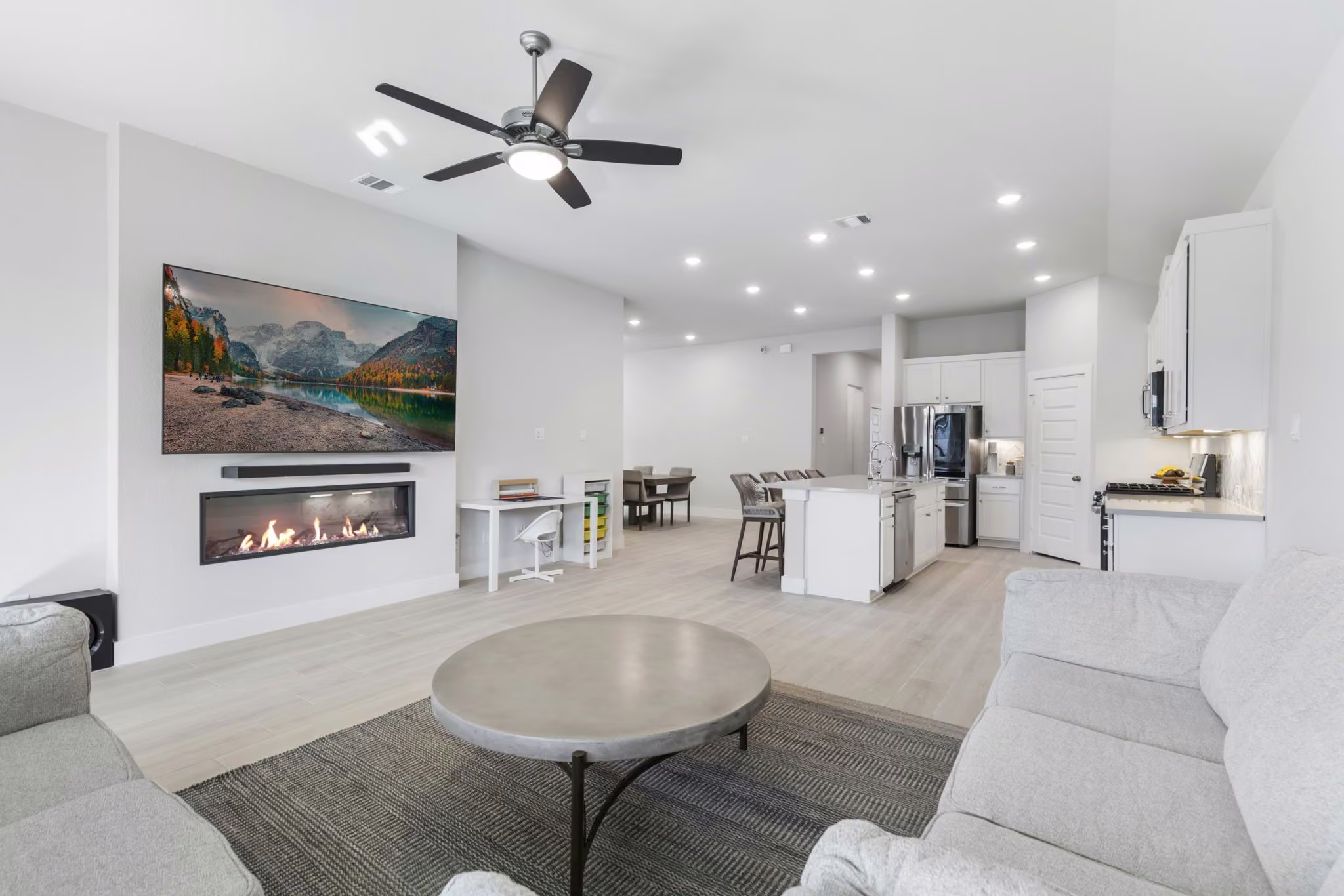 Photo 6 of 444 Texoma Plains Drive, Conroe, TX