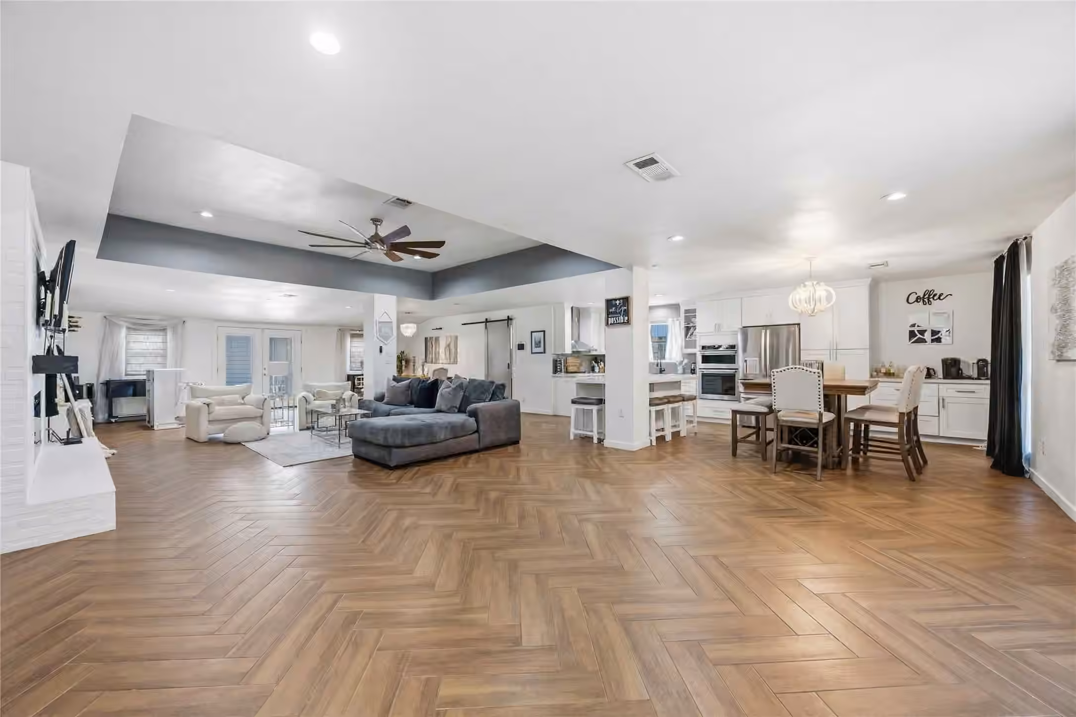 Photo 5 of 6131 Dumfries Drive, Houston, TX