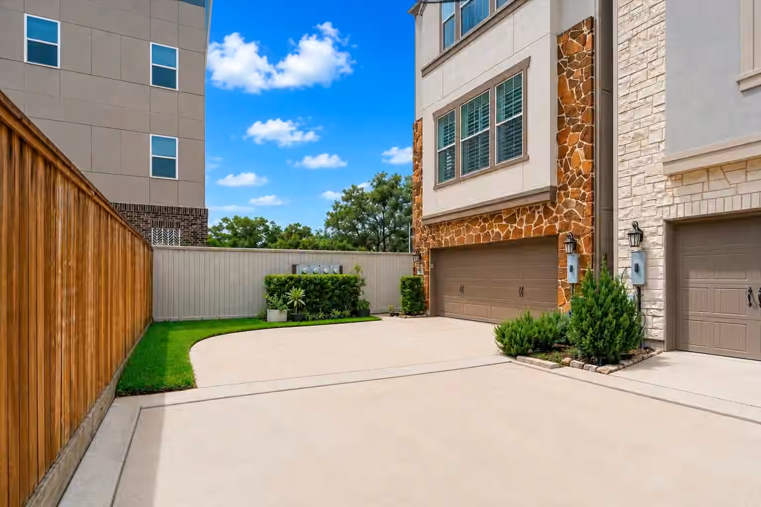Photo of 6762 Sussex Manor Street, Houston, TX 77055