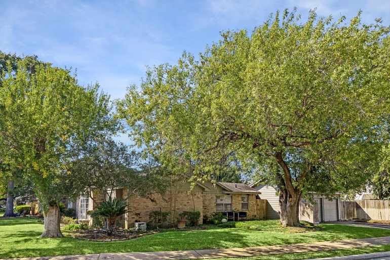 Photo 3 of 11302 Brighton Lane, Meadows Place, TX