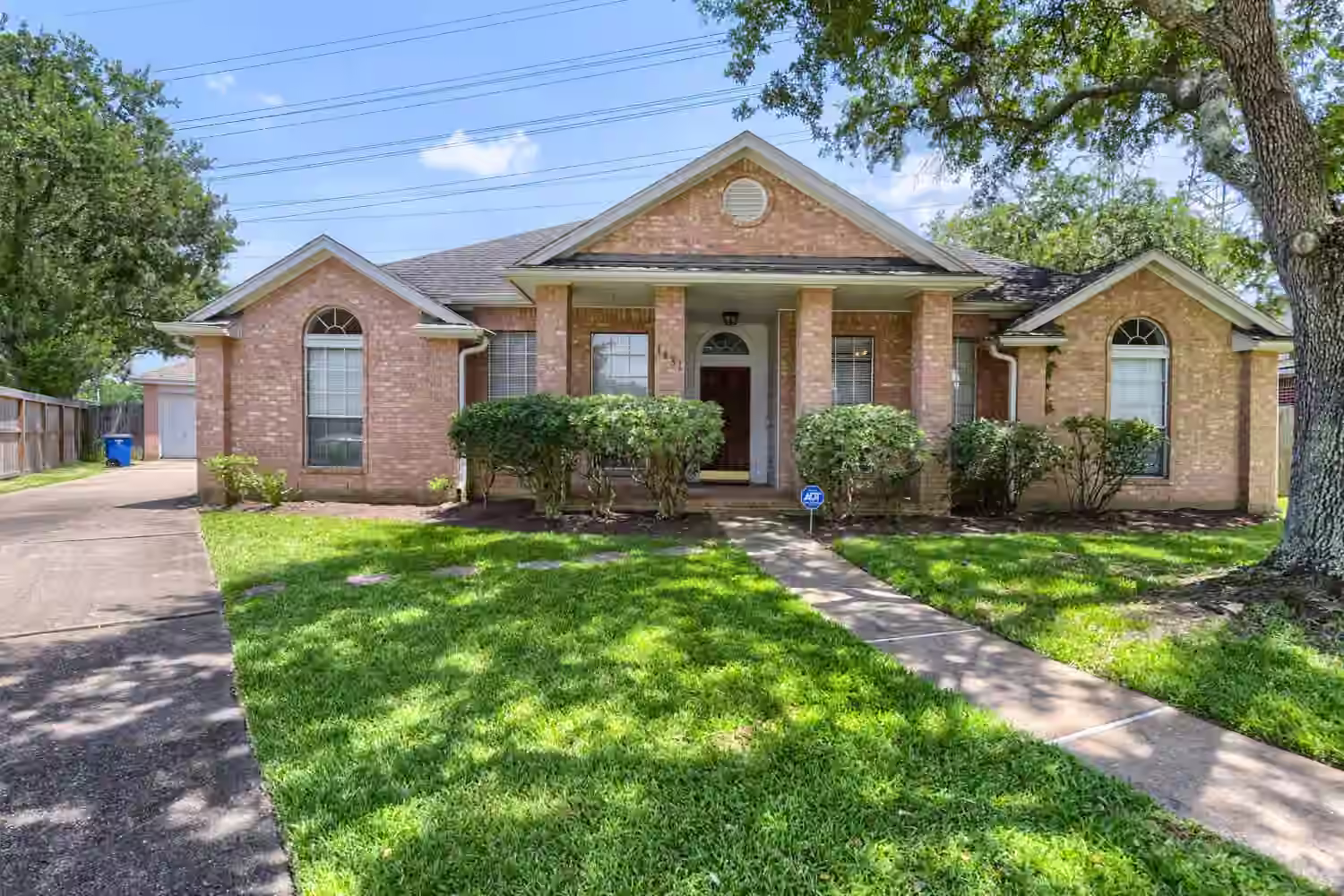 Photo 2 of 1431 Old Hickory Lane, League City, TX
