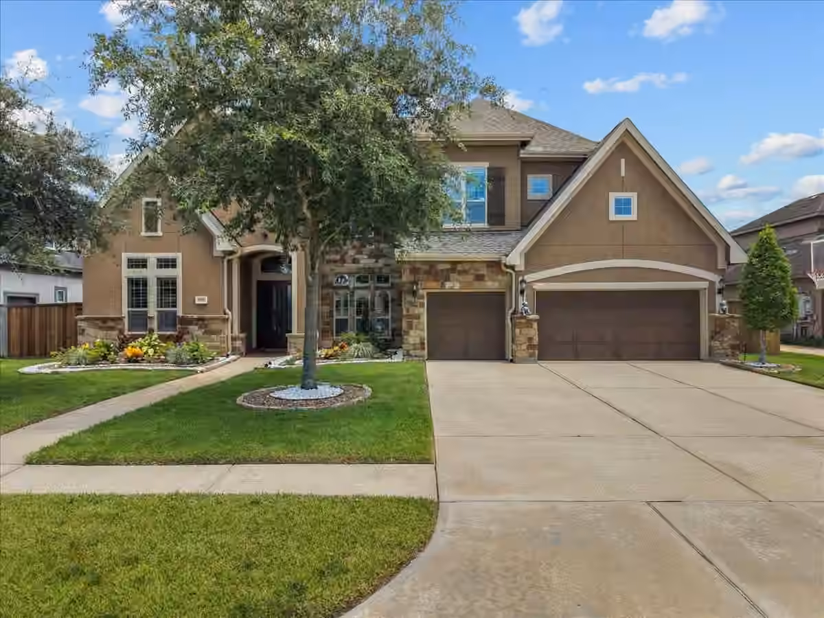 Photo 2 of 1817 Eagle Creek Drive, Friendswood, TX