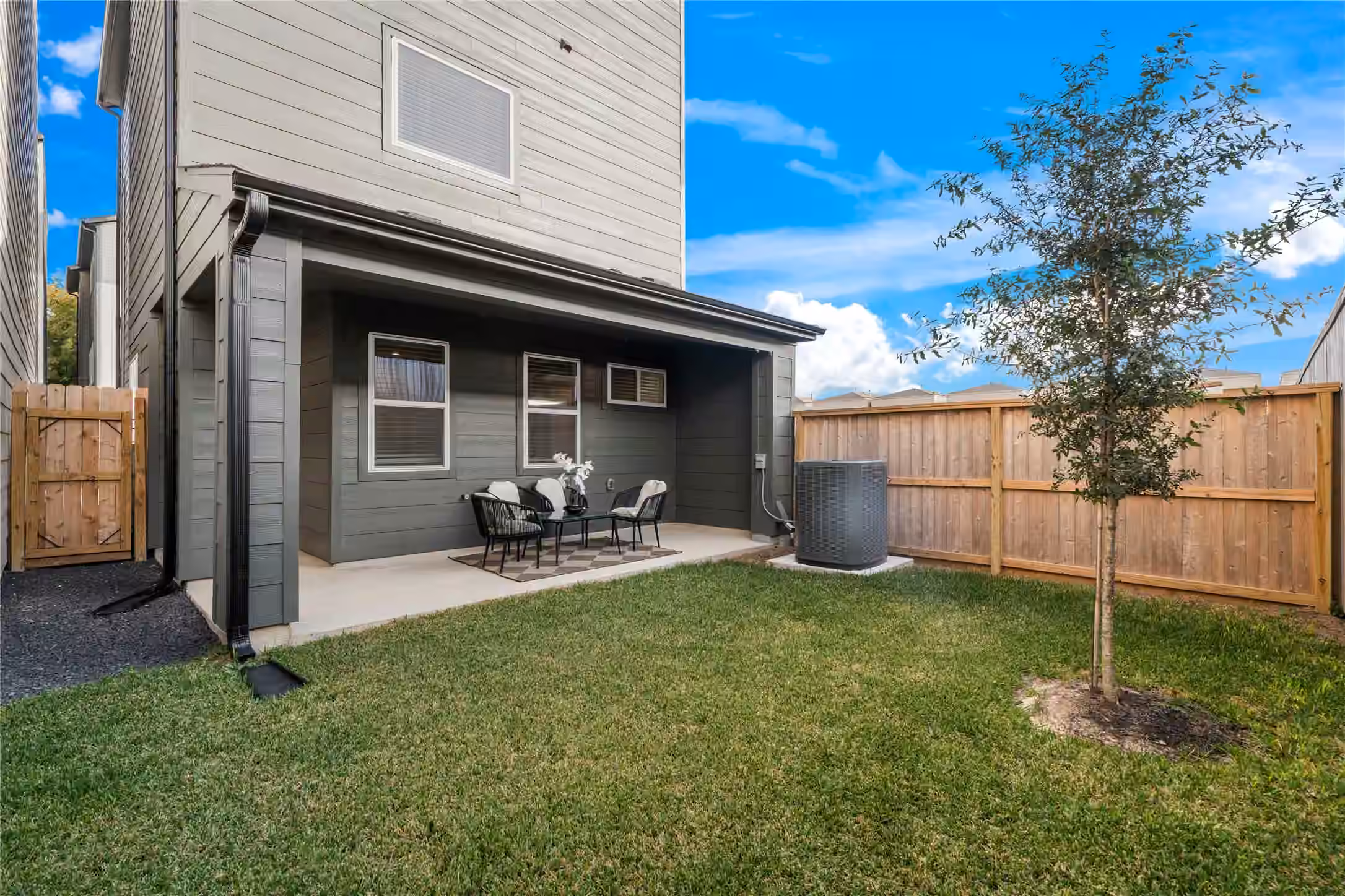 Photo 4 of 4710 Moving Meadows Drive, Houston, TX