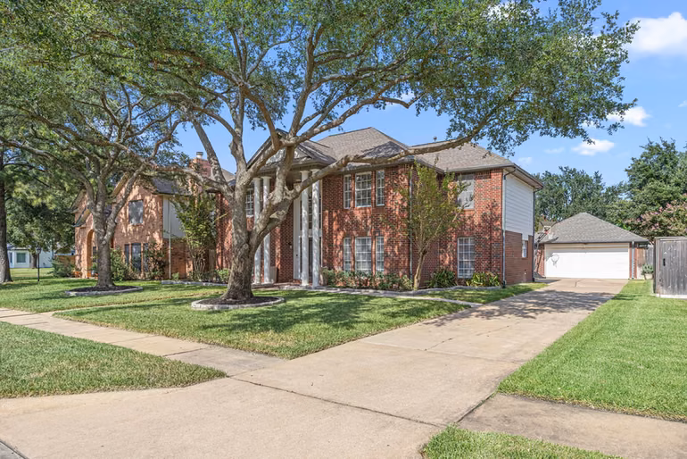 Photo 2 of 10214 Hedge Way Drive, Houston, TX