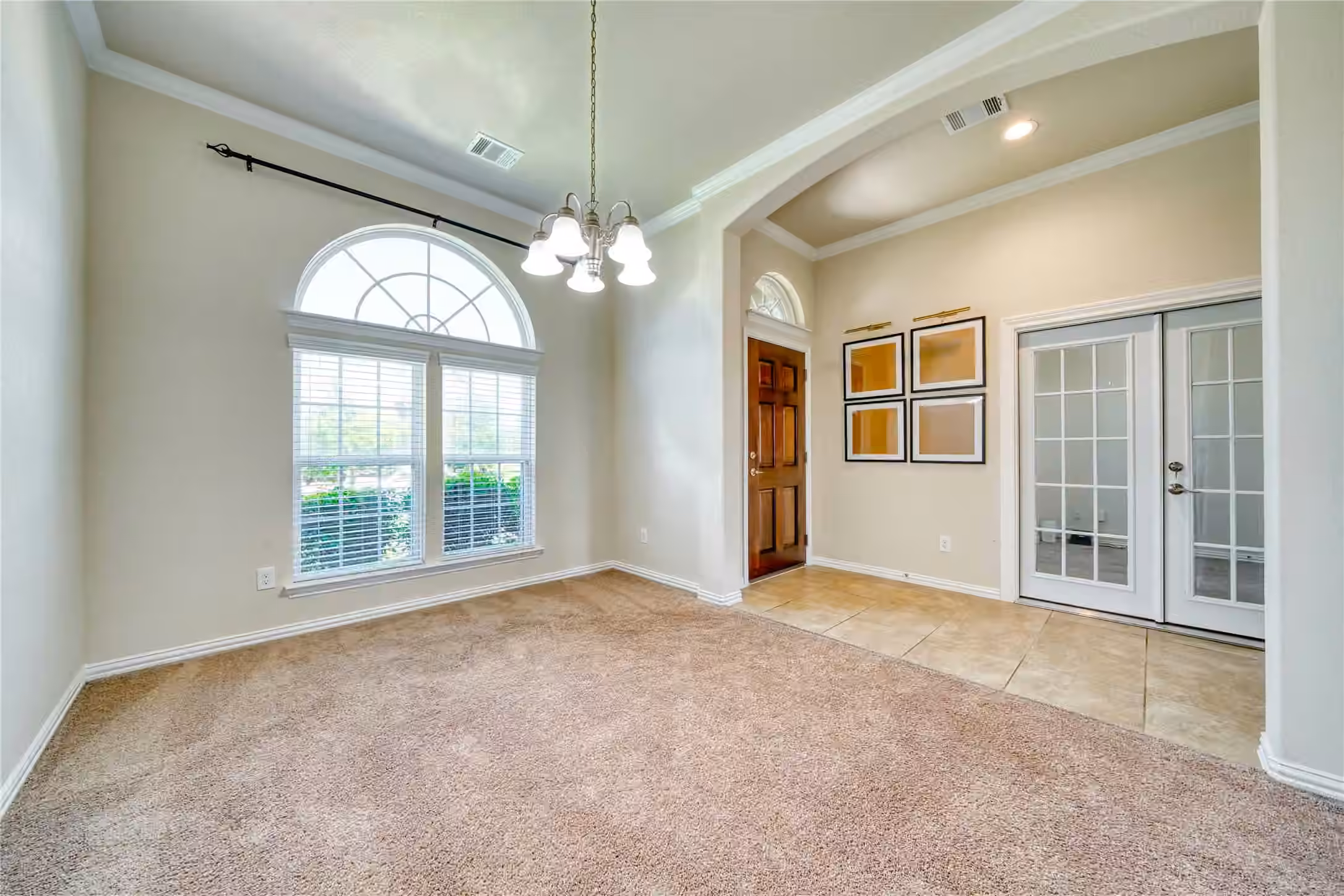 Photo 5 of 9515 Taylor Lane, Mont Belvieu, TX