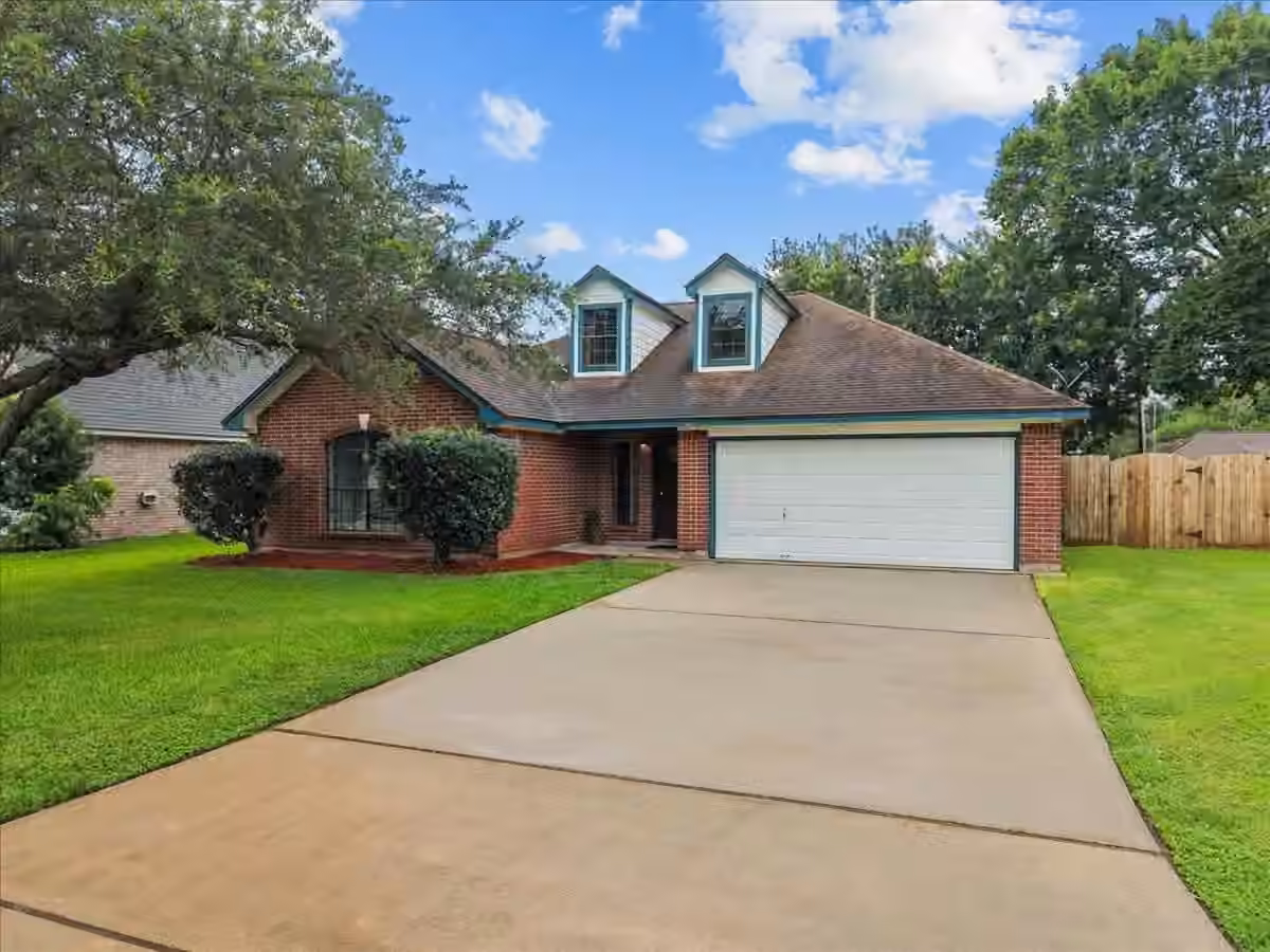 Photo 2 of 111 Jamestown Avenue, Clute, TX