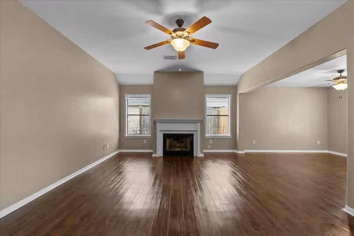 Photo 5 of 111 Jamestown Avenue, Clute, TX