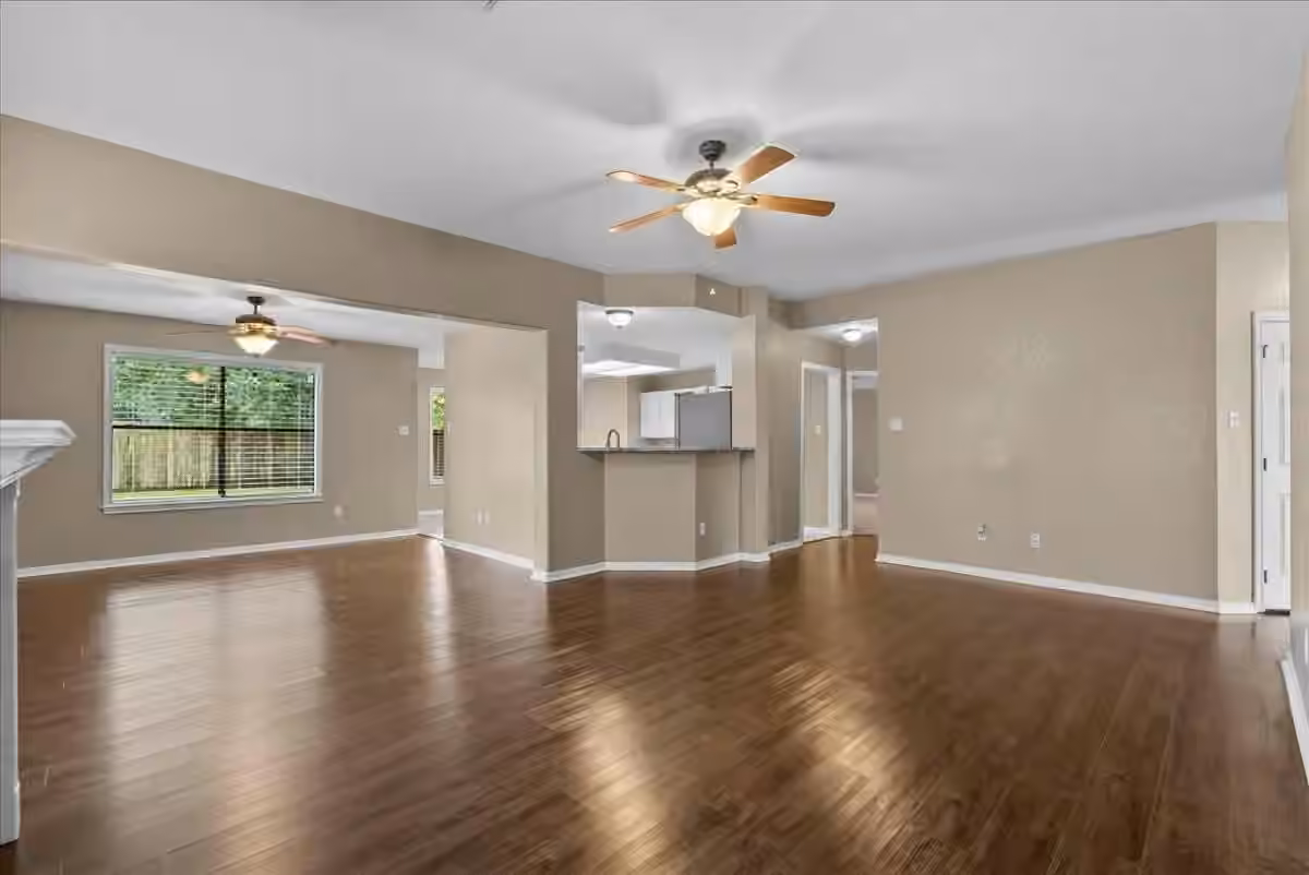 Photo 6 of 111 Jamestown Avenue, Clute, TX