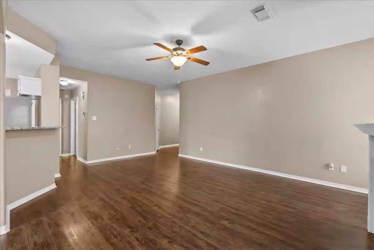 Photo 7 of 111 Jamestown Avenue, Clute, TX