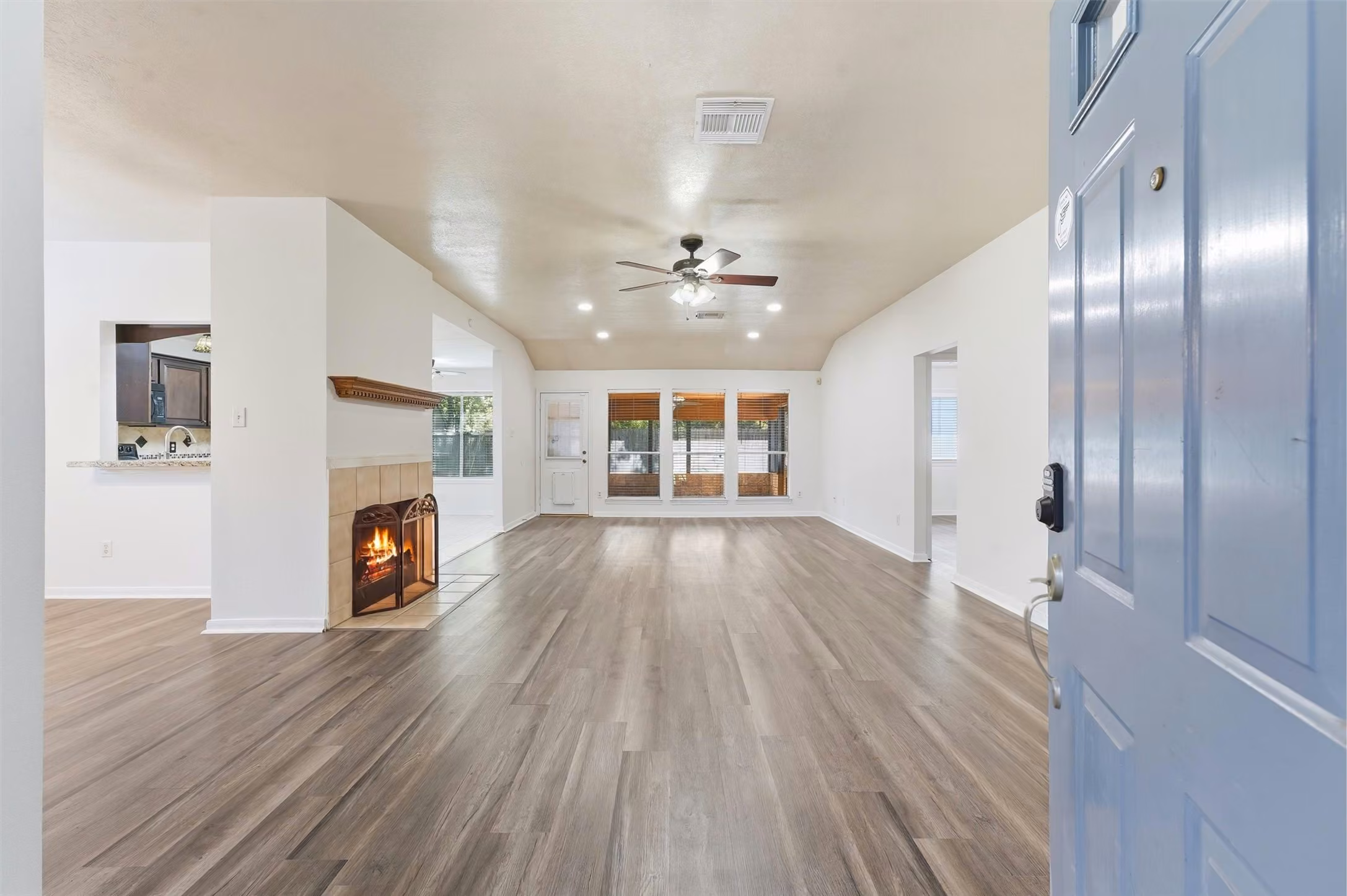 Photo 4 of 17706 Typhoon Way, Crosby, TX