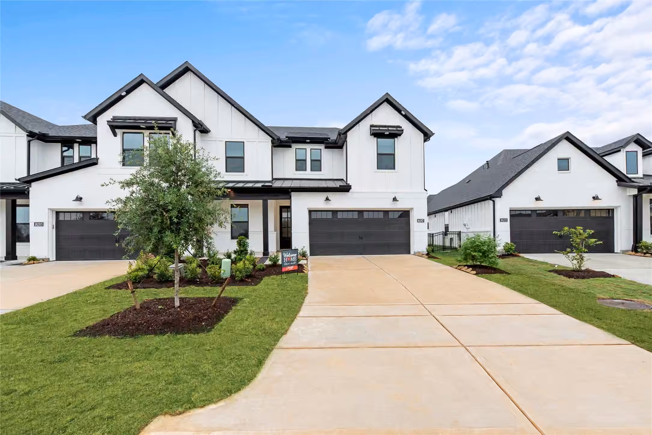 Photo 2 of 18207 W Shoreline Vista Lane, Cypress, TX