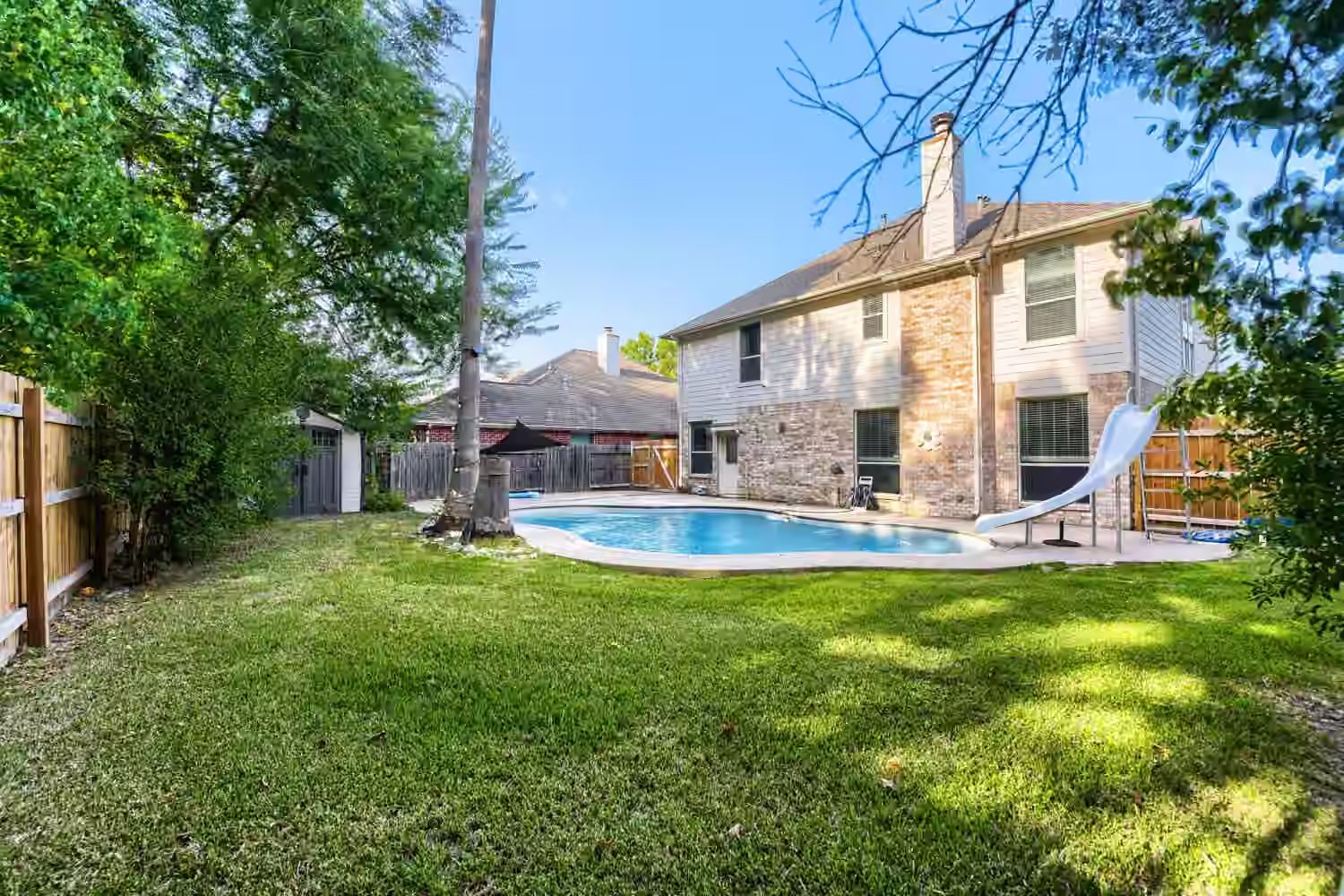 Photo 2 of 18715 Woodglen Shadows Drive, Humble, TX