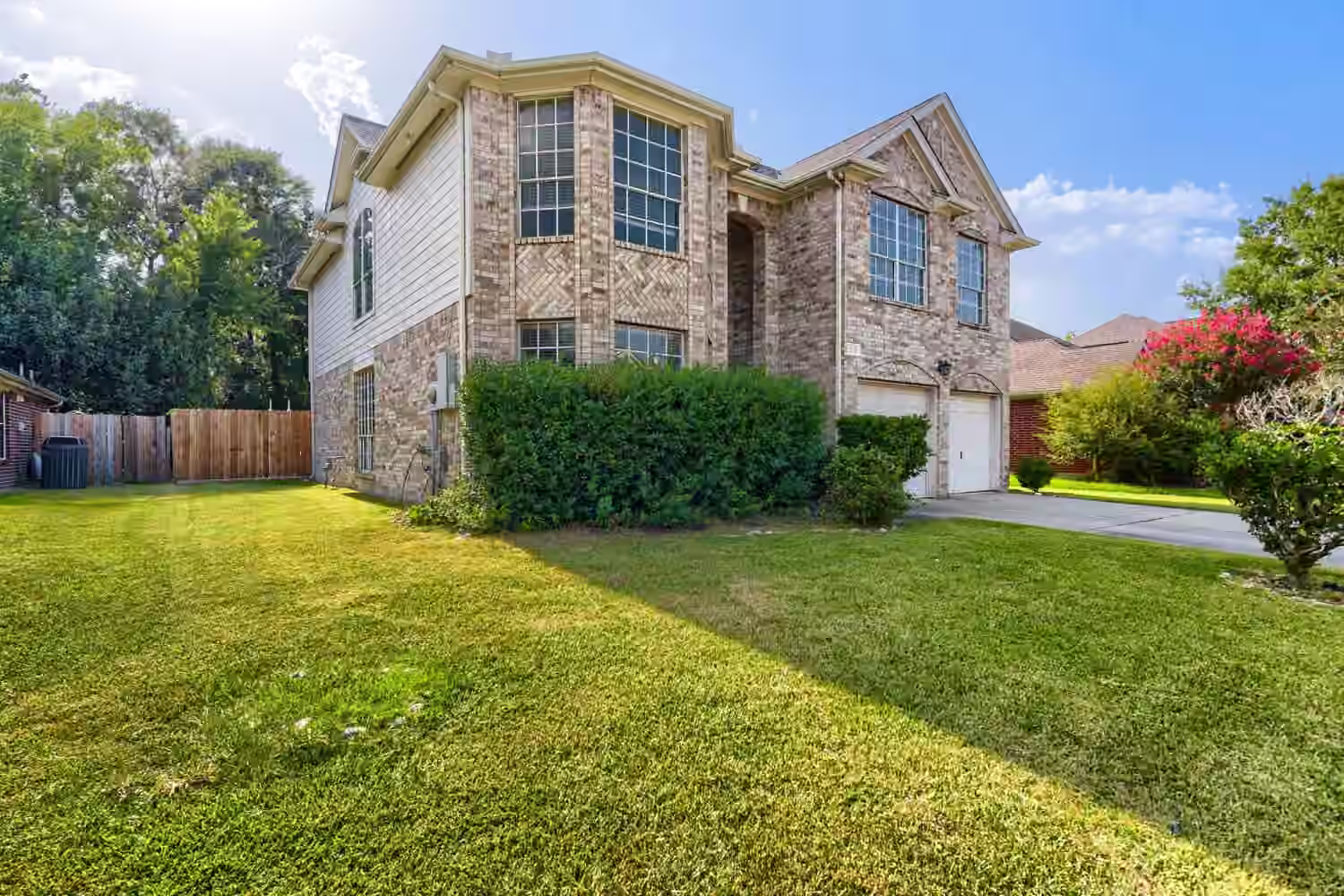 Photo 4 of 18715 Woodglen Shadows Drive, Humble, TX