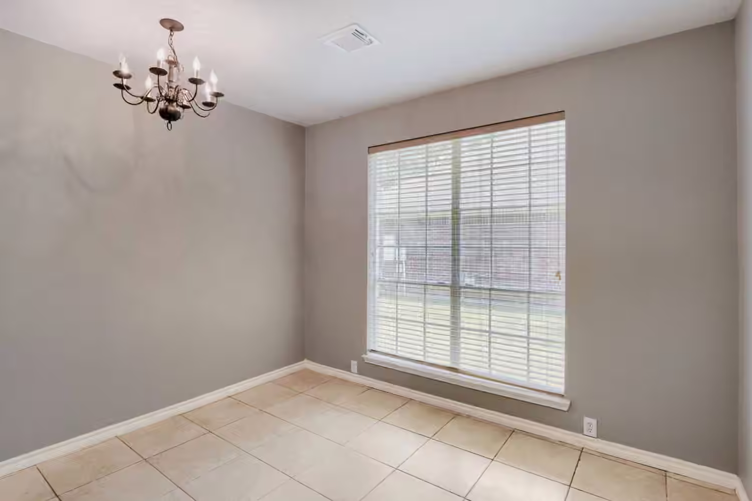 Photo 7 of 18715 Woodglen Shadows Drive, Humble, TX