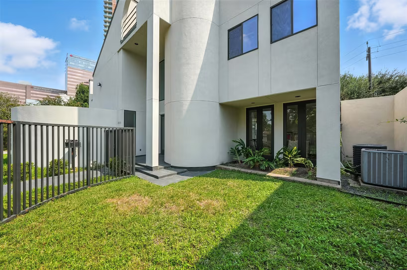 Photo 3 of 2019 Mcclendon Street, Houston, TX