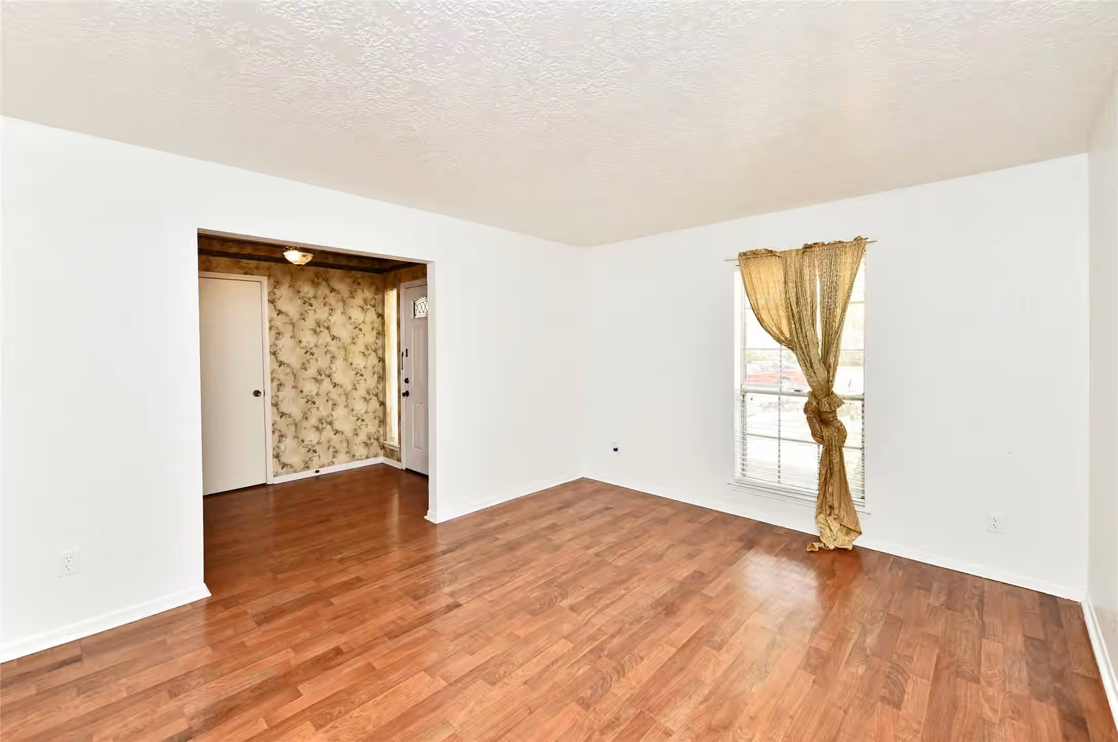 Photo 6 of 10214 Trade Winds Drive, Houston, TX